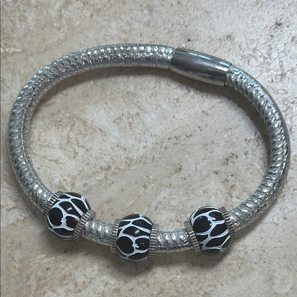 Brighton Woodstock 8” Silver Charm Bracelet with Black and White Beads - Picture 3 of 7